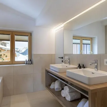 Apartamento Cozy Penthouse With 6bdr For Your Holiday- If You Want To Book, Please Contact On Wh-ats-app - 0034-605-434-371 !!!! Lech am Arlberg