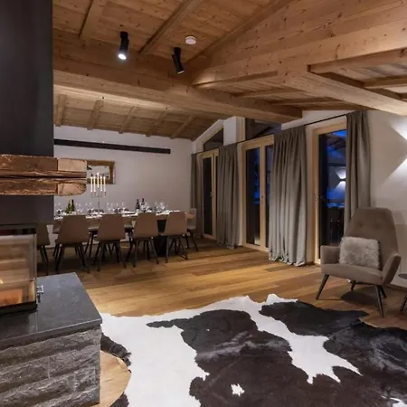 Cozy Penthouse With 6bdr For Your Holiday- If You Want To Book, Please Contact On Wh-ats-app - 0034-605-434-371 !!!! Apartamento *